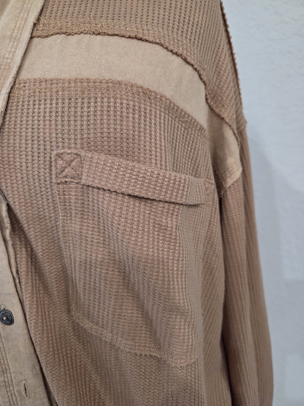 Umgee Cozy Camel Waffle Button-Front Oversized Size Med NWT - Picture 5 of 9